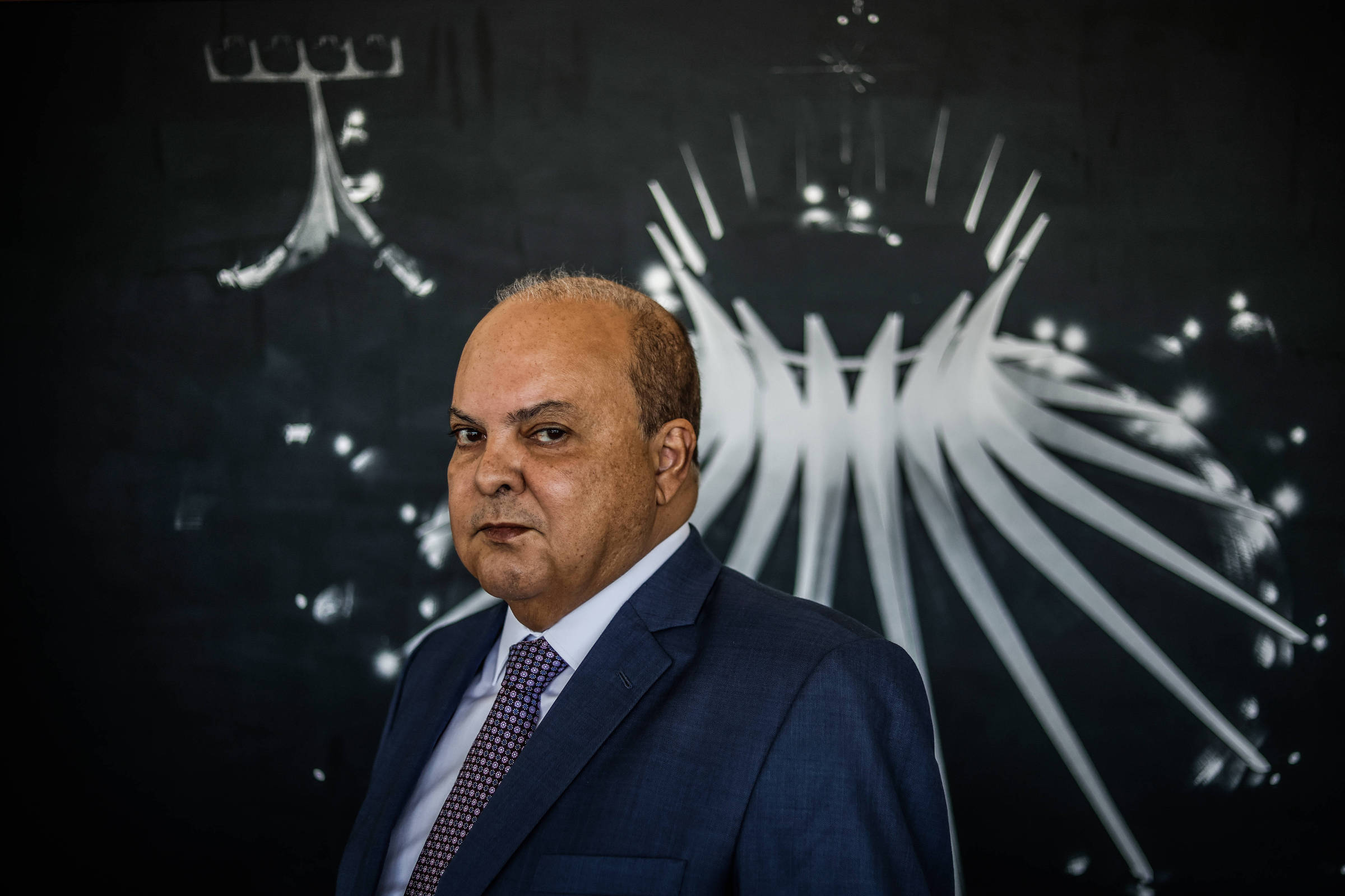 Ibaneis pede socorro para salvar o BRB