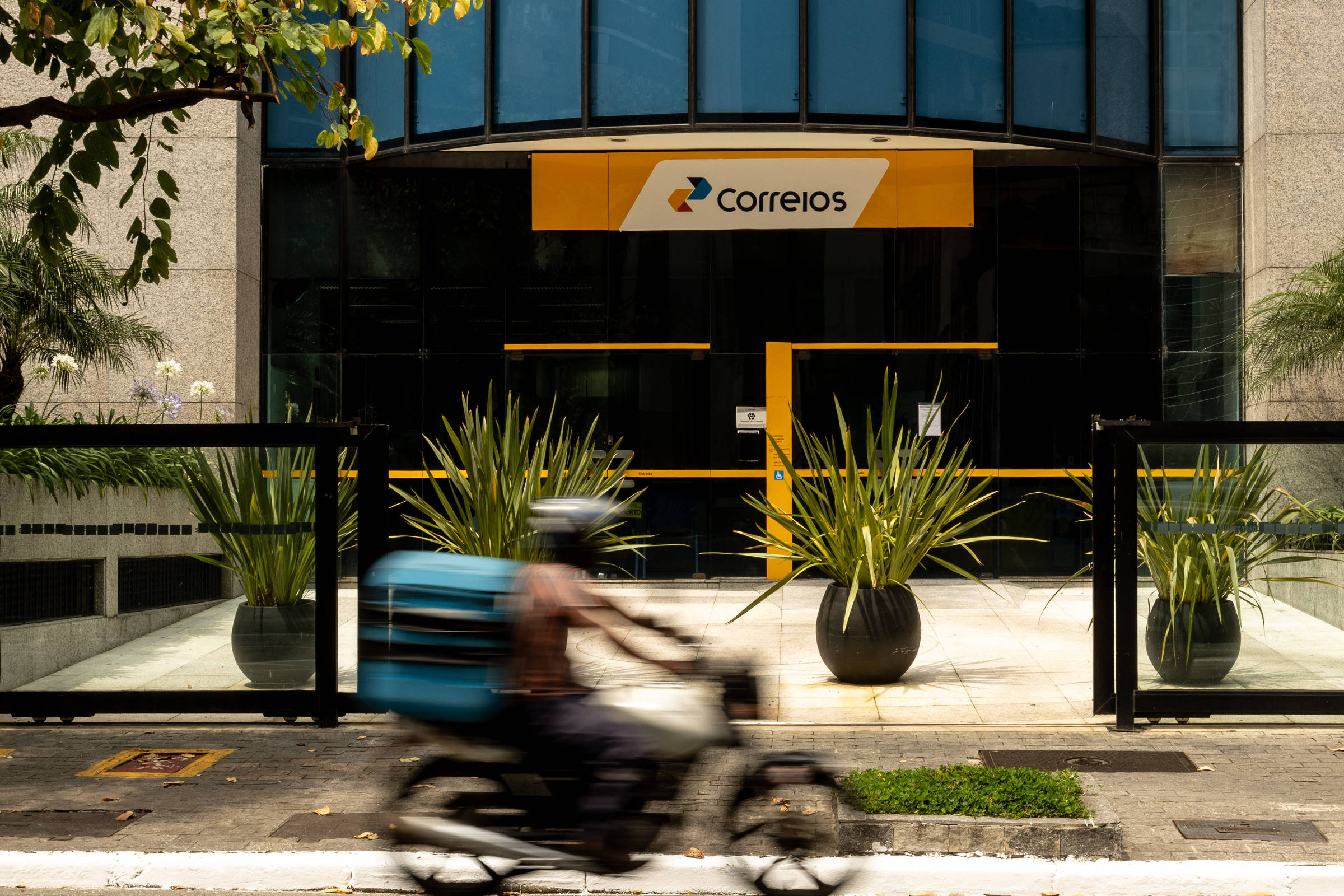 Limite de R$ 8 bi para empréstimo dos Correios é aprovado pelo governo