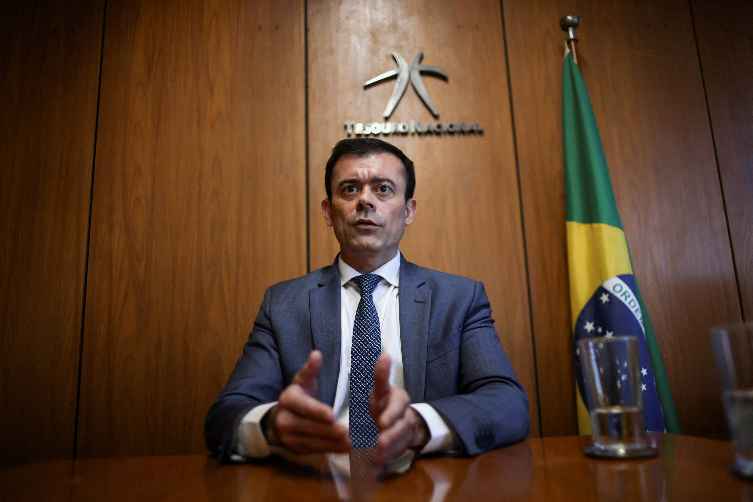 Secretário do Tesouro defende que empresas não recebam indenização por cumprir jornada digna