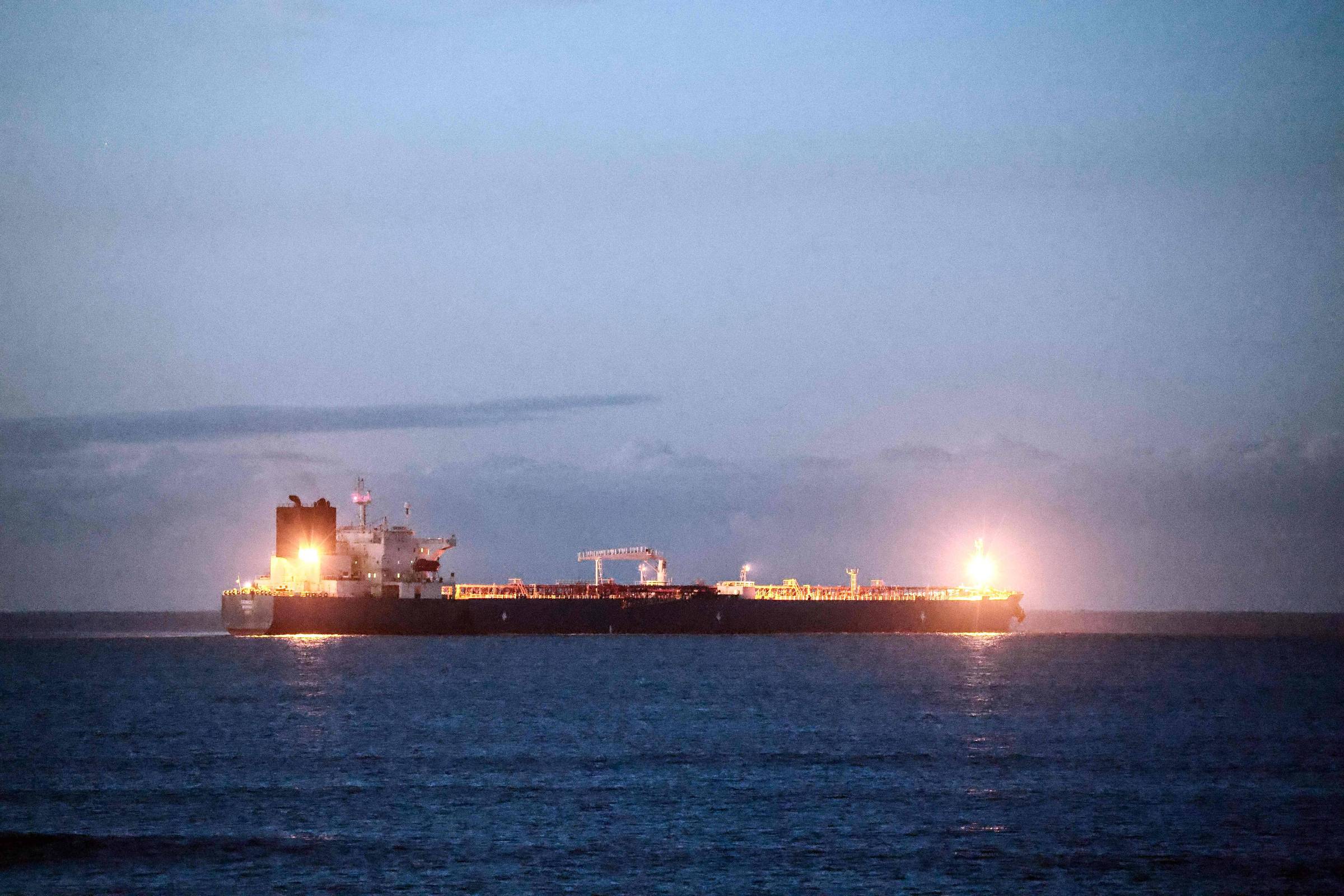 Reino Unido sanciona empresa brasileira por elo com 'frota fantasma' do petróleo russo