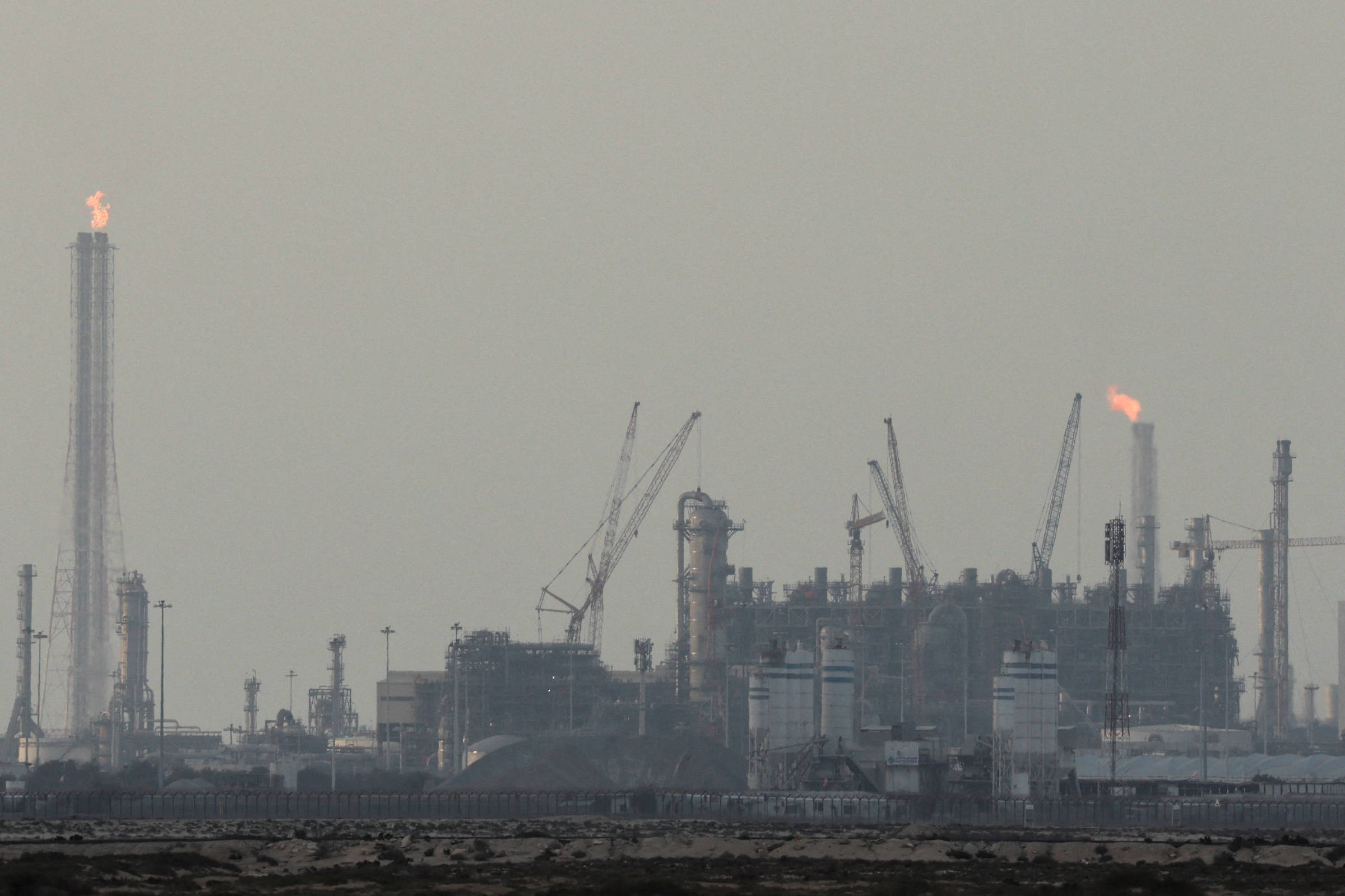 Gás europeu atinge máxima em três anos após paralisação de GNL no Qatar